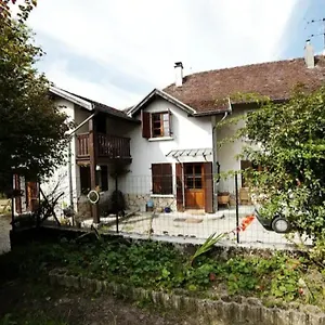 Dans Maison A La Campagne , Pressins France